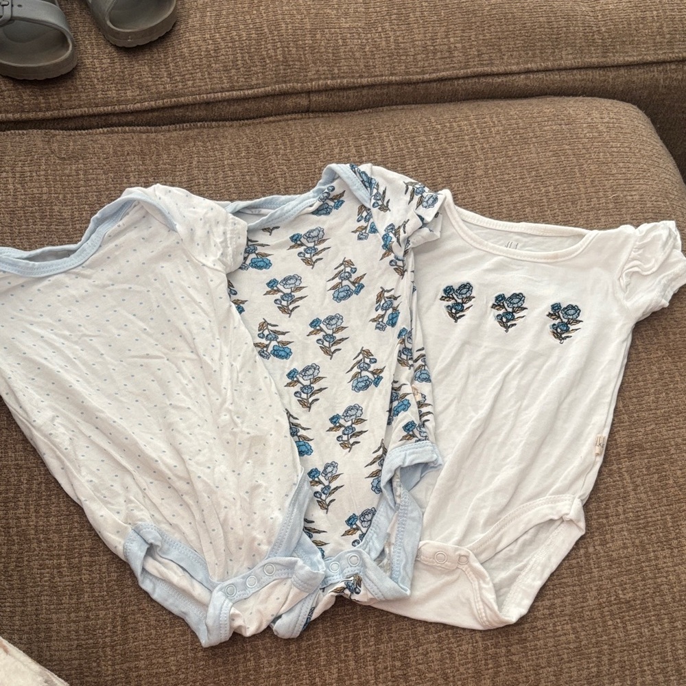Blue and White Floral Baby Bodysuit Set